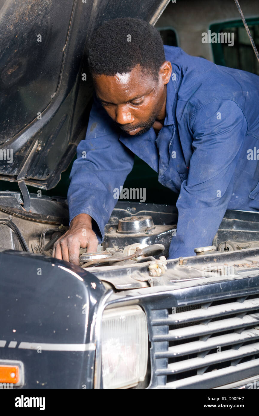 Broken down car smoke hires stock photography and images Alamy