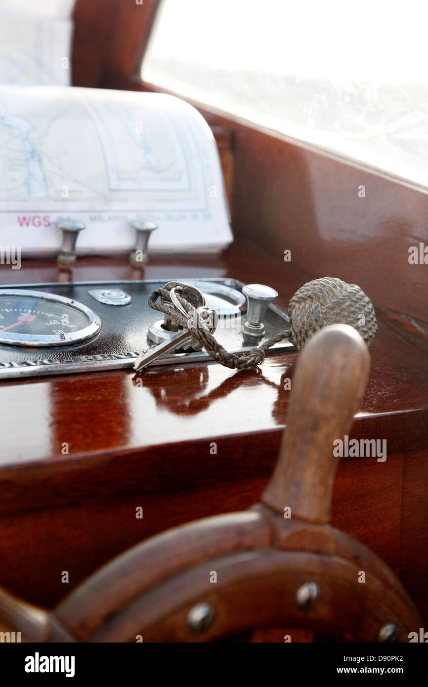 Boat steering wheel hires stock photography and images Alamy