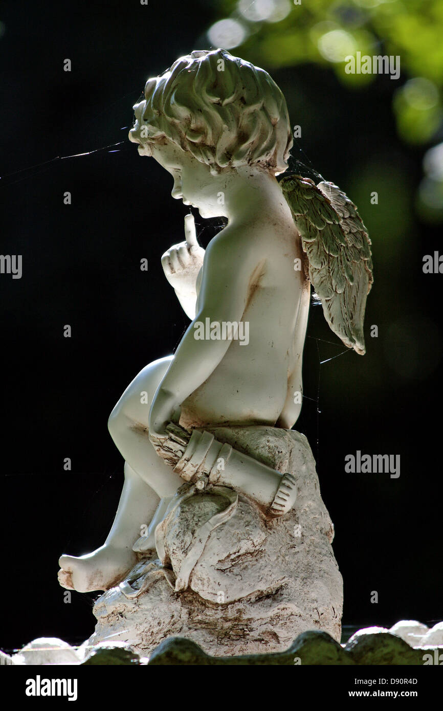 Cherub statue hires stock photography and images Alamy