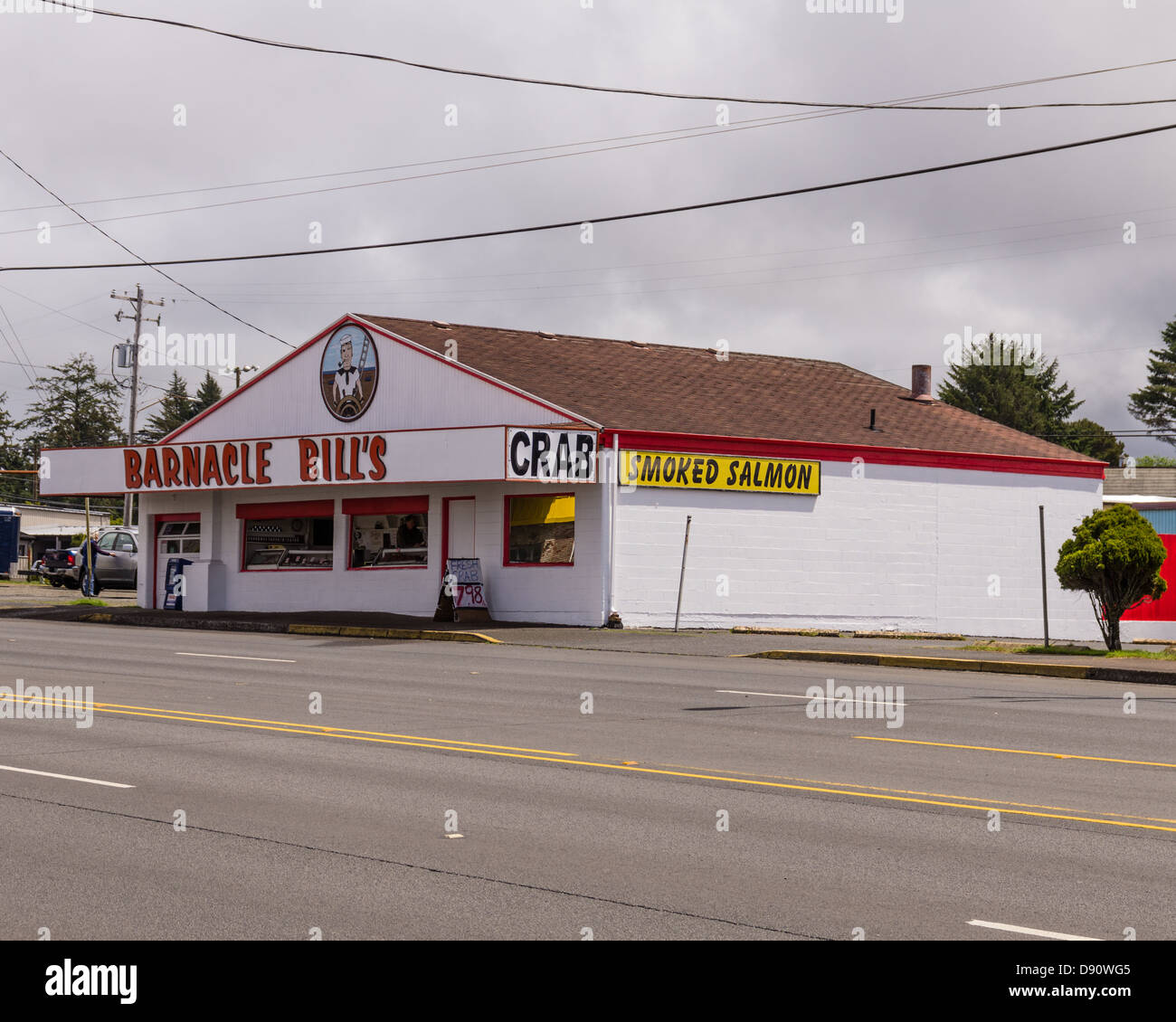 Barnacle Bill's Seafood Market provides fresh caught local seafood. Lincoln City, Oregon, USA