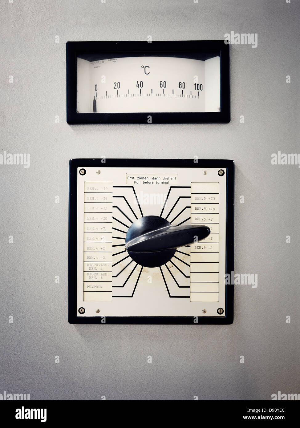 Thermometer electricity hires stock photography and images Alamy