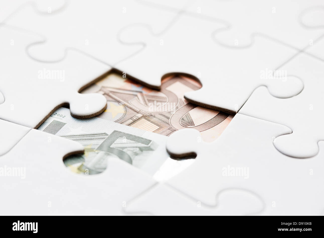 Jigsaw puzzle revealing euro banknote Stock Photo - Alamy
