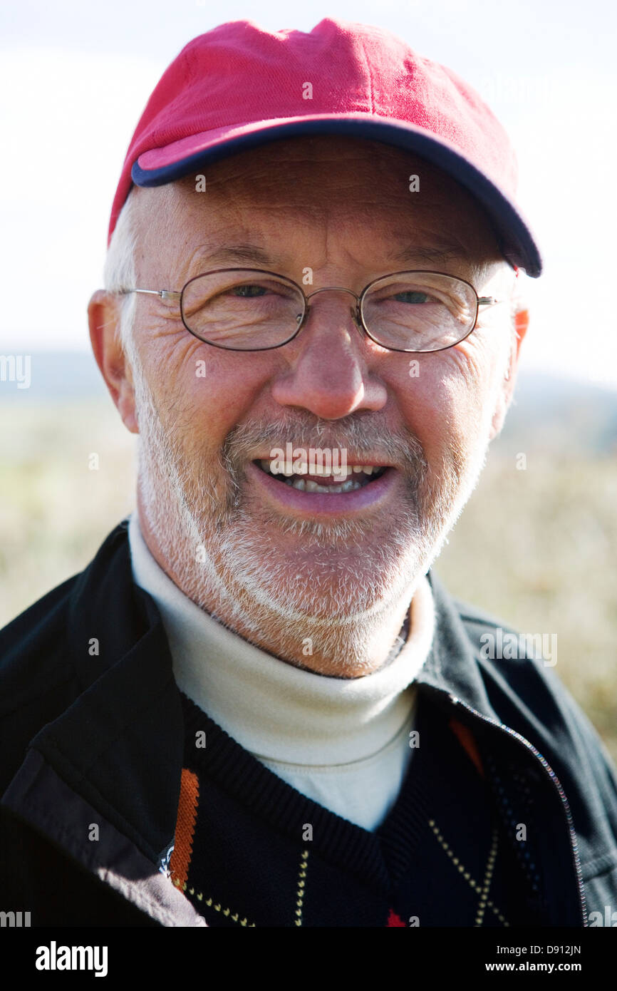 Senior man smiling friendly camera hi-res stock photography and images ...