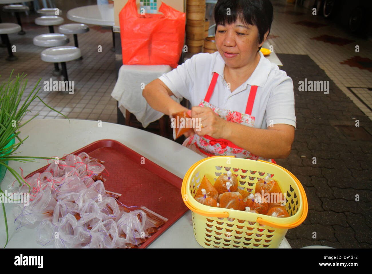 Singapore,Jalan Besar,Lavender Food Center,centre,court,restaurant restaurants food dining cafe cafes,Asian woman female women,preparing,job,working,w Stock Photo