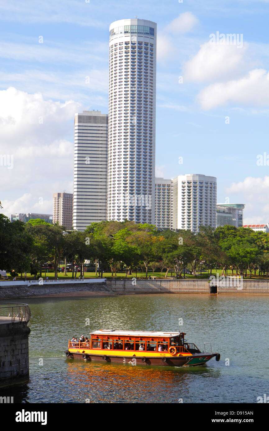 Singapore Singapore River,Marina Bay,Swissotel The Stamford,hotel,skyscraper,water taxi,cruise boat,Marina Promenade,Sing130201177 Stock Photo