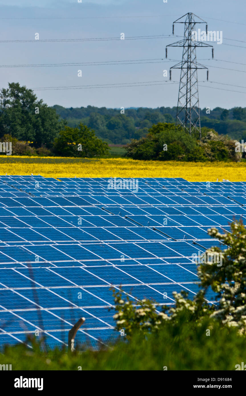 Solar farm hi-res stock photography and images - Alamy