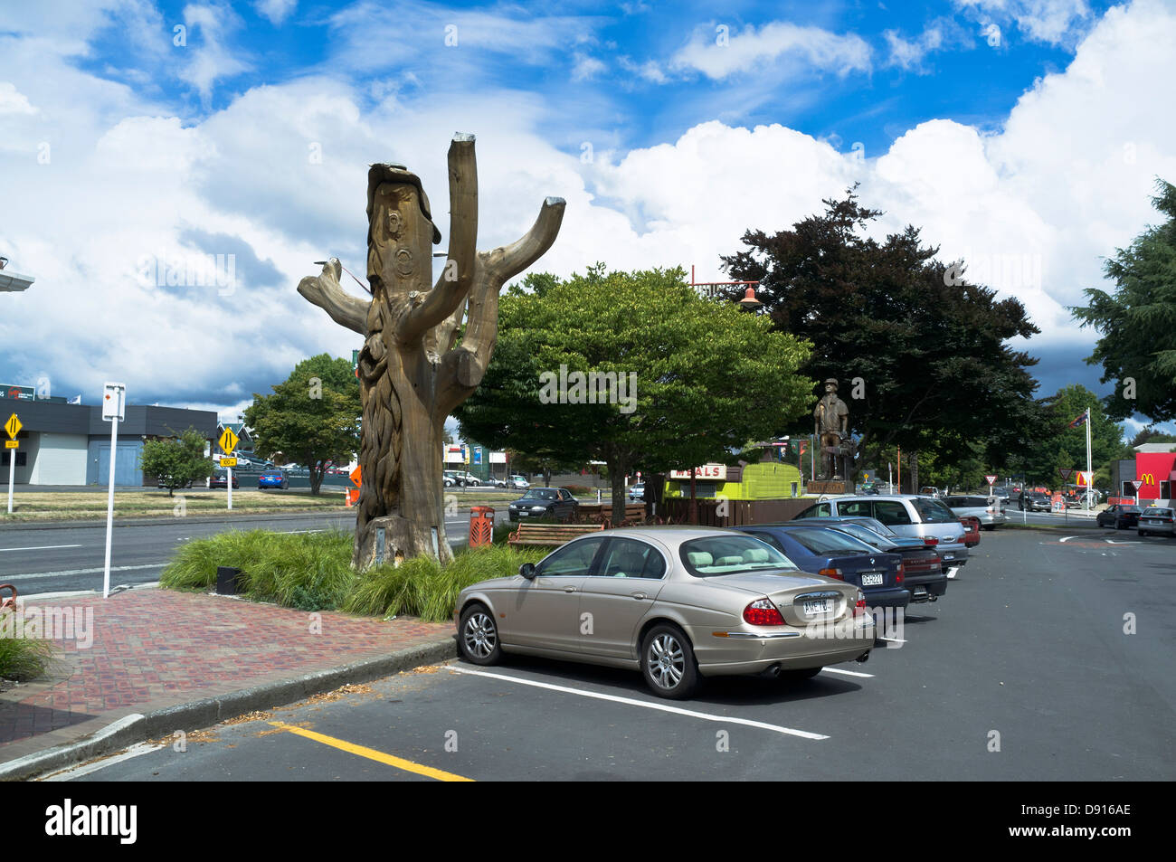 dh TOKOROA NEW ZEALAND Green man wood carving sculpture by Andy Hancock