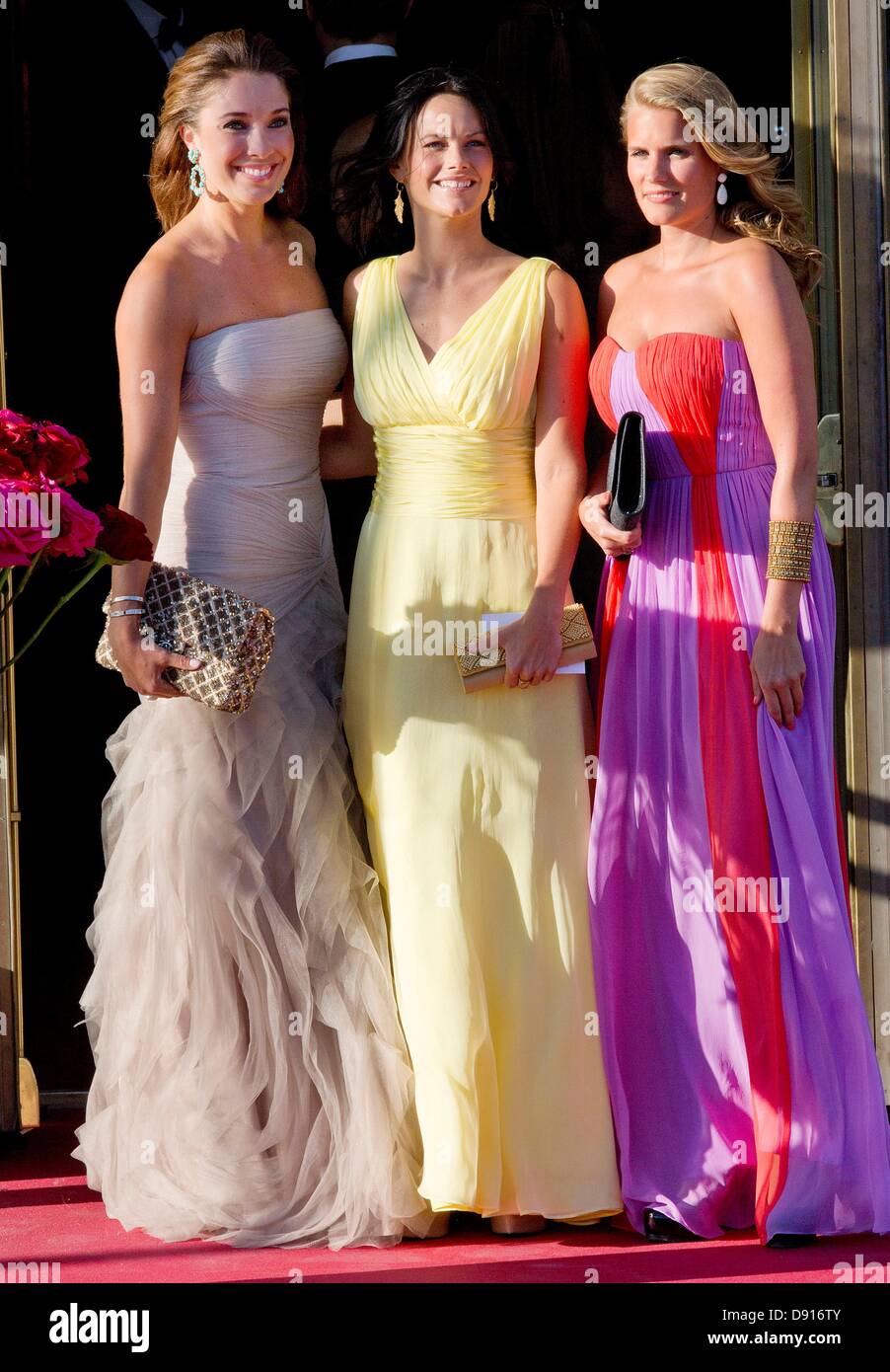 Stockholm, Sweden, 7th June 2013. Sofia Hellqvist (C), girlfriend of Prince Carl Philip, and Madeleine's girlfriends Louise Gottlieb (R) and Lovisa de Geer (L) arrive for a private dinner prior to the wedding of the Swedish Princess Madeleine at the Grand Hotel, in Stockholm, Sweden, 07 June 2013. Credit:  dpa picture alliance/Alamy Live News Stock Photo