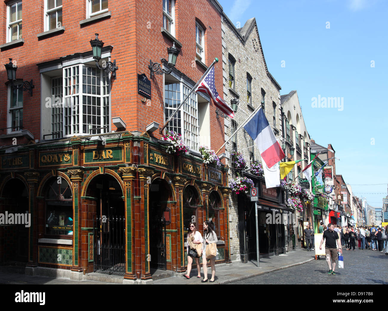 Quays Bar, summer day in Temple Bar, Dublin's Left Bank quarter, Ireland Stock Photo
