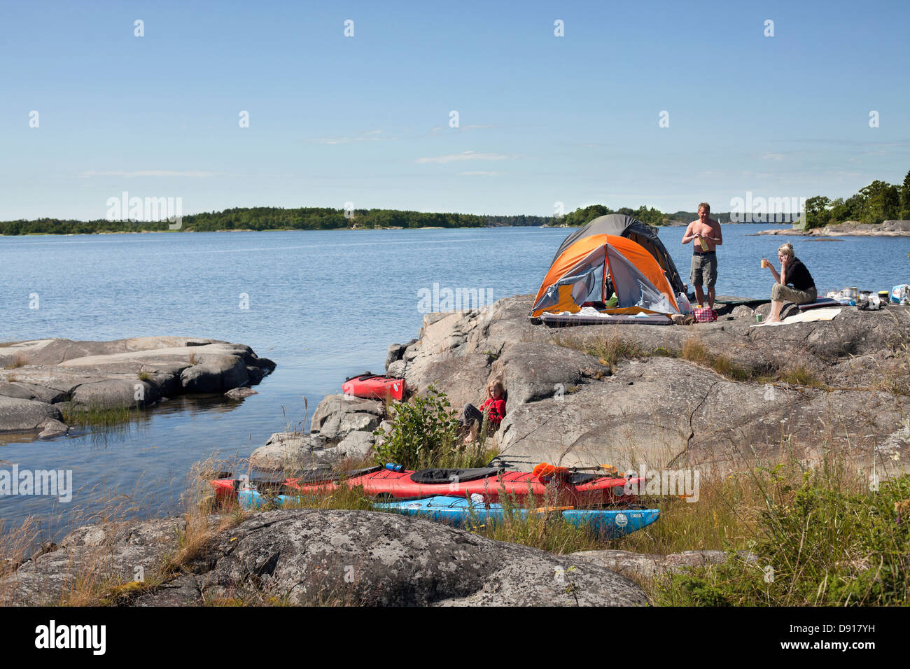 Canoe sea family hi-res stock photography and images - Alamy