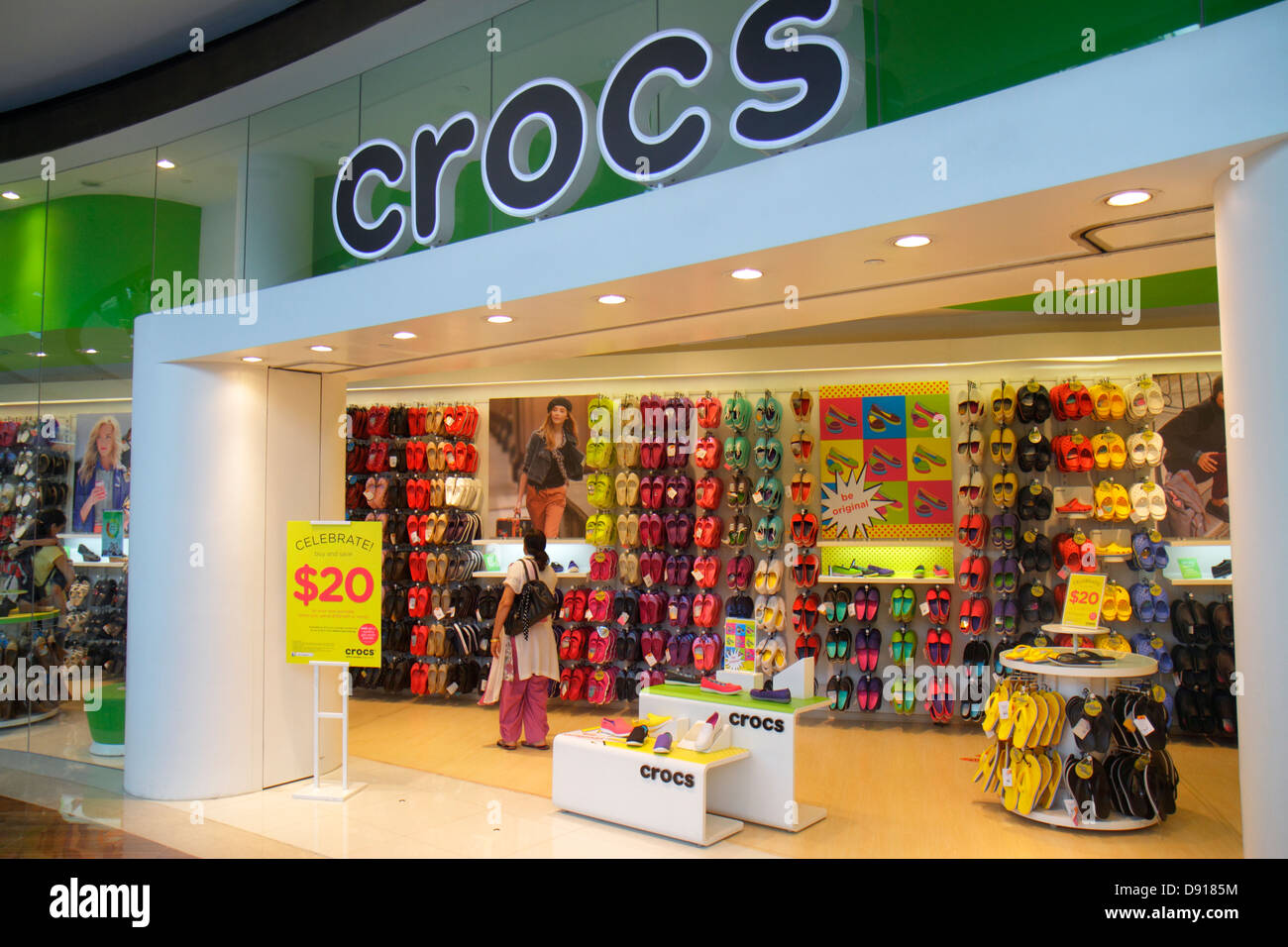 shops that sell crocs