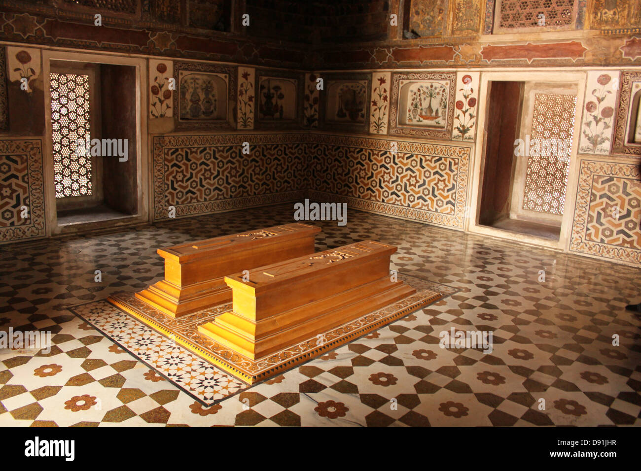 Tombs inside Jewel box or Baby Taj, Mausoleum of Etimad-ud-Daulah Agra India Stock Photo