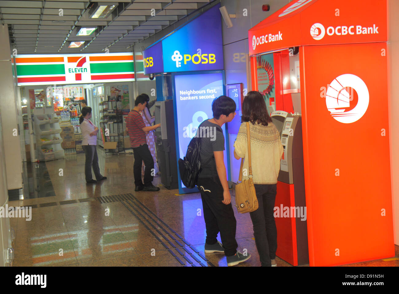 Singapore,Chinatown MRT Station,North East Line,subway train,riders,commuters,Asian man men male,woman female women,7-Eleven,convenience store,ATM,aut Stock Photo