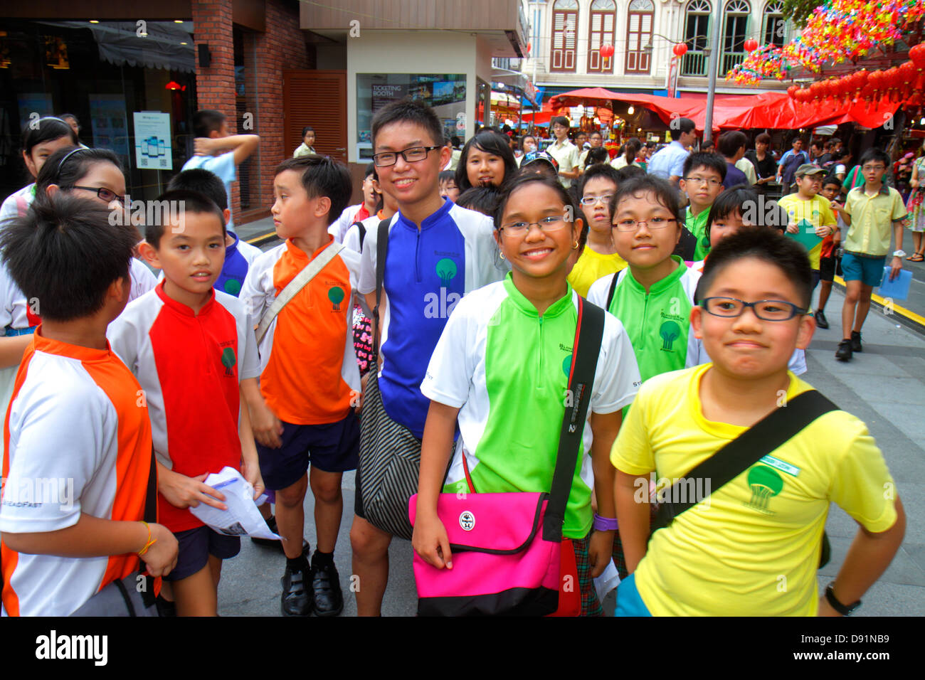 Singapore Chinatown,Asian boy boys male girl,girls female kids children student students field,class,trip,Sing130204107 Stock Photo