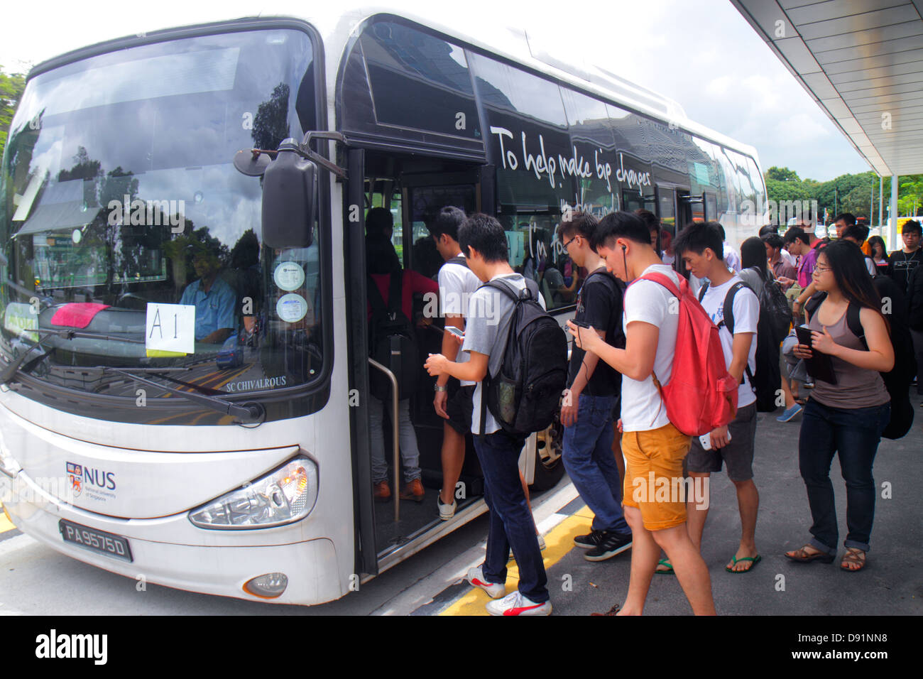 singapore-national-university-of-singapore-nus-school-free-shuttle-D91NN8.jpg