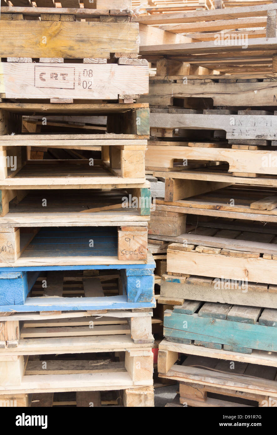 Red rose pallet and case hires stock photography and images Alamy