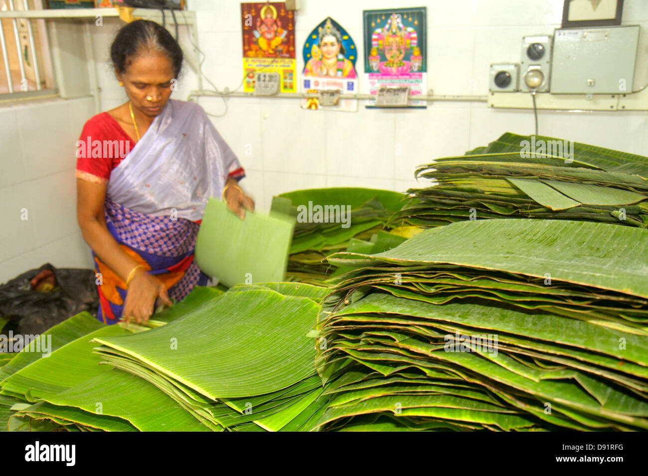 Saree Wearing Women High Resolution Stock Photography and Images Alamy