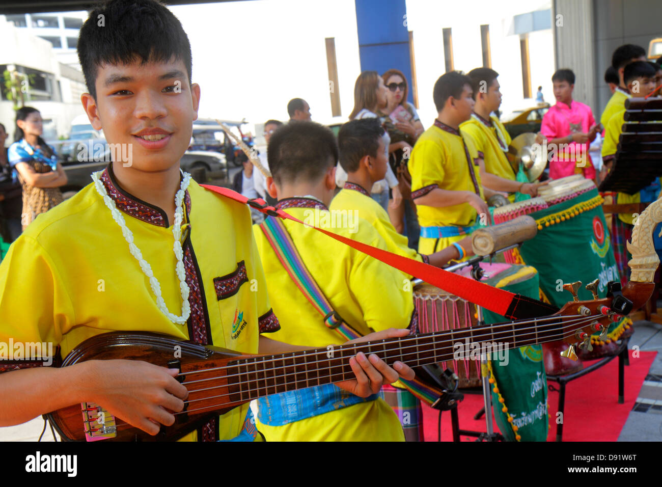 Thailand,Thai,Bangkok,Pathum Wan,Phaya Thai Road,MBK Center,centre,complex,show,performance,performers,student students,dance troupe,dancers,regalia,c Stock Photo