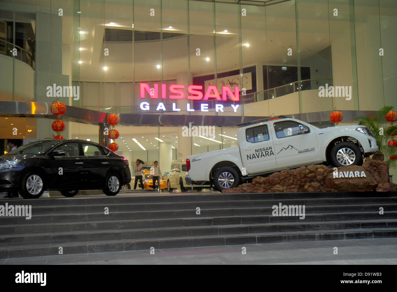 Bangkok Thailand,Thai,Pathum Wan,Rama 1 Road,Nissan,new,car cars,dealer