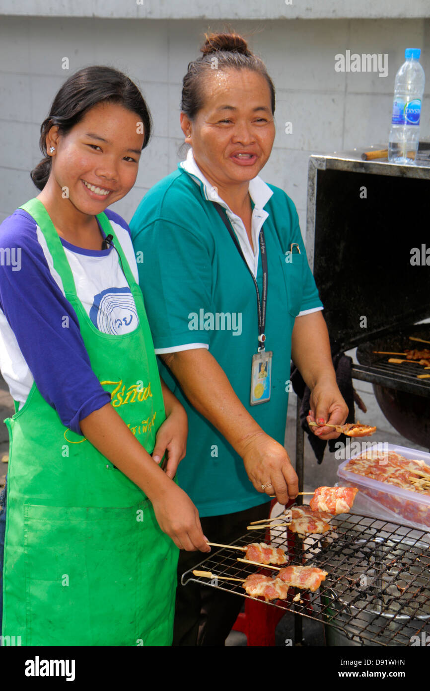 Pathum Rd Street Bangkok Thailand,Thai,Pathum Wan,Rama 1 Road,street,food,vendor vendors ...