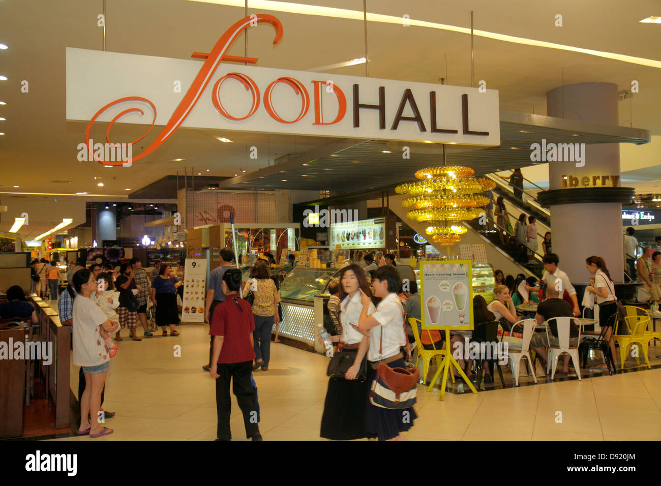 Siam paragon shopping mall bangkok hi-res stock photography and images -  Alamy