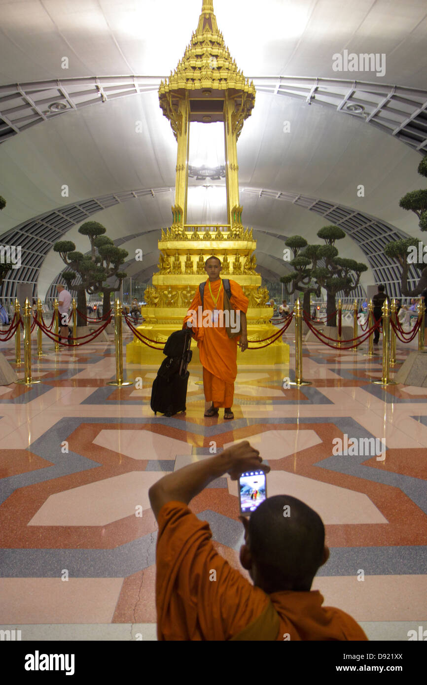 Thailand,Thai,Bangkok,Suvarnabhumi International Airport,BKK,terminal,gate,Buddhist,shrine,Asian man men male,monk,robe,kasaya,posing,pose,camera,digi Stock Photo