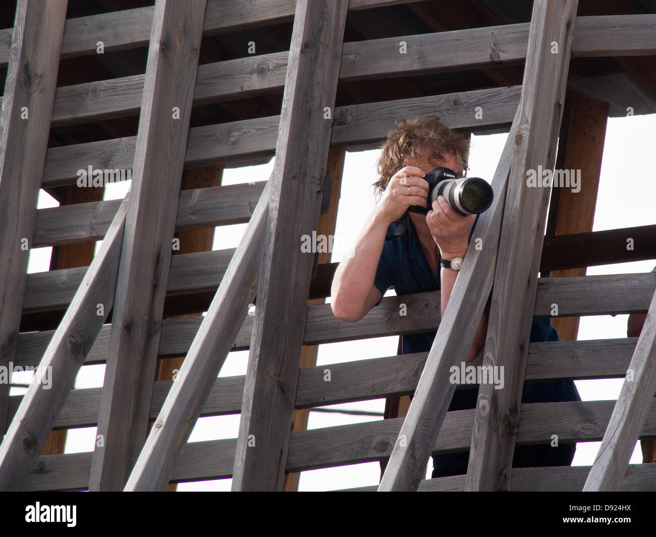 Jerusalem, Israel. 8th June, 2013. A photographer shoots photos from the Mugrabi Bridge leading to the Al- Aqsa Mosque towards the Western Wall Plaza as 'Women of The Wall' congregate on the 1st of the Hebrew month of Tammuz. Jerusalem, Israel. 9-June-2013.  Violence prevented due to extreme police deployment at the Western Wall for the monthly prayer of 'Women of The Wall'. Ultra-Orthodox Jews object to 'Women of the Wall' donning prayer shawls and phylacteries in a manner reserved only for men. Credit:  Nir Alon/Alamy Live News Stock Photo