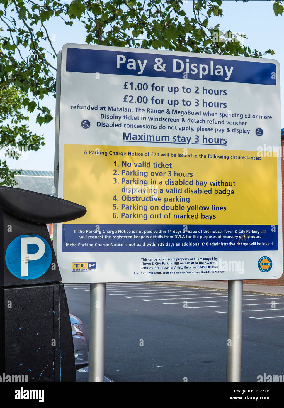 Pay and display ticket machine and sign, Exeter, Devon, England Stock Photo