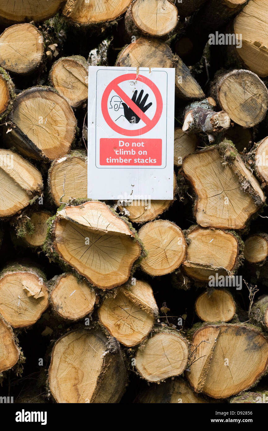 Timber warning sign hires stock photography and images Alamy