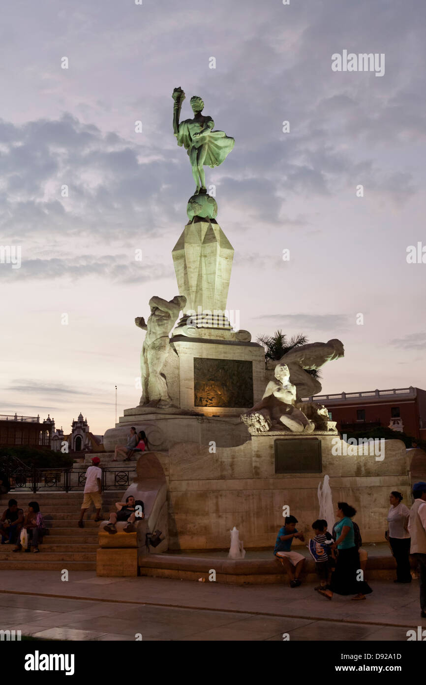 Plaza Mayor, Liberty Monument, Trujillo, Peru Stock Photo Alamy