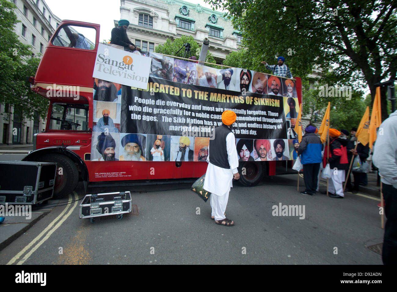 London UK. 9th June 2013. Thousands of Sikhs march in London for justice and freedom to demand an end to human right injustices by the Indian Government and to remember the victims of Amritsar during The 1984 anti-Sikh riots, in response to the assassination of Indira Gandhi by Sikh bodyguards Credit:  amer ghazzal/Alamy Live News Stock Photo