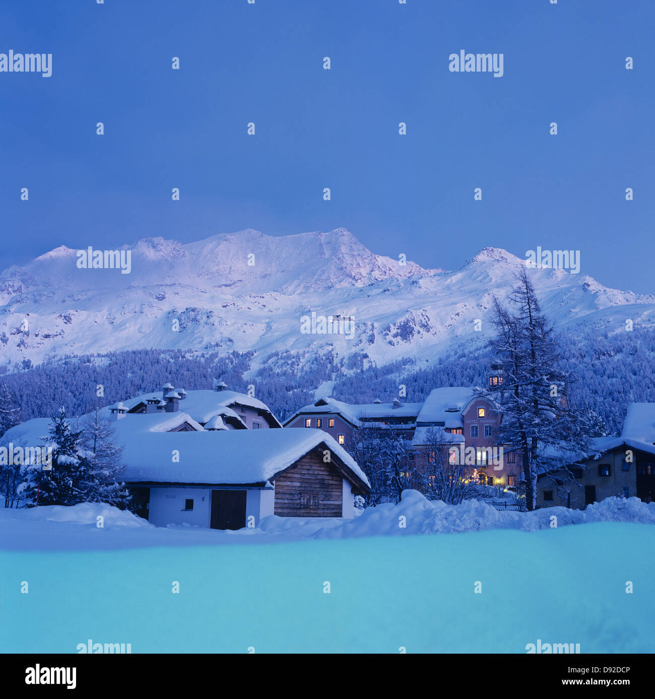 Winter-Abendstimmung in Sils-Baselgia mit Blick zum Piz Corvatsch; winter evening in Sils with Piz Corvatsch in background Stock Photo