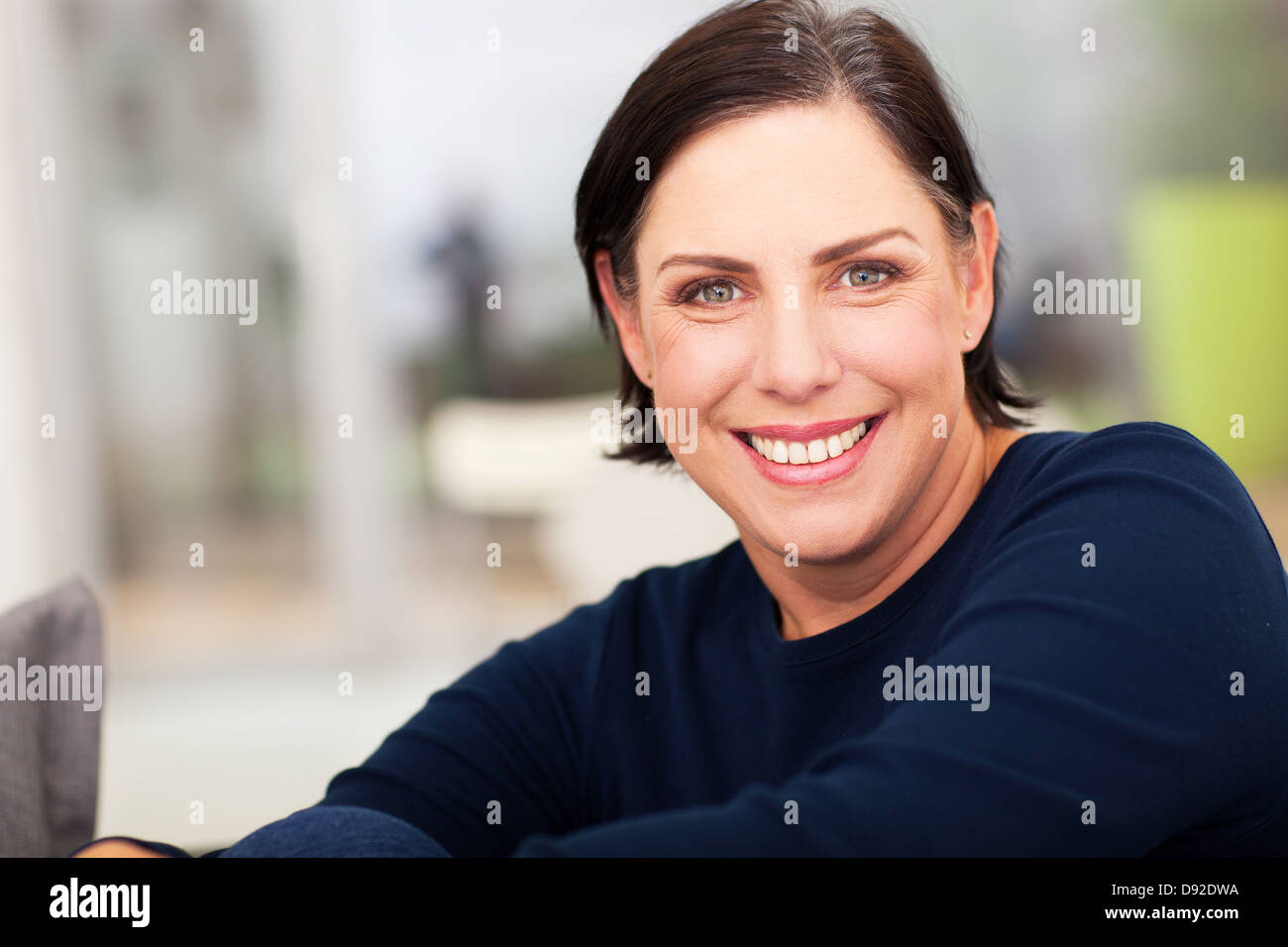 Mature beautiful woman hi-res stock photography and images - Alamy