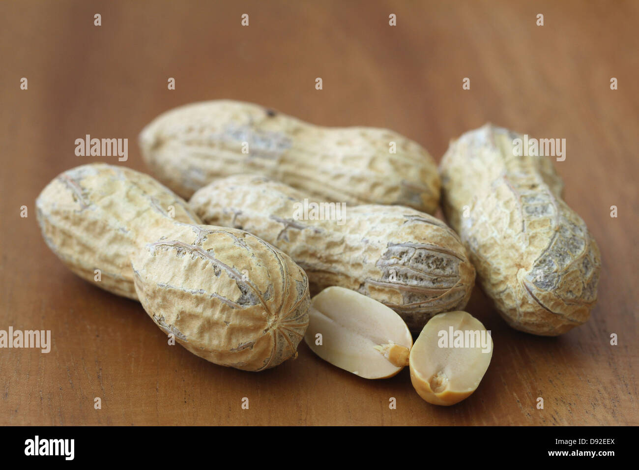 Peanuts with and without shell, close up Stock Photo Alamy