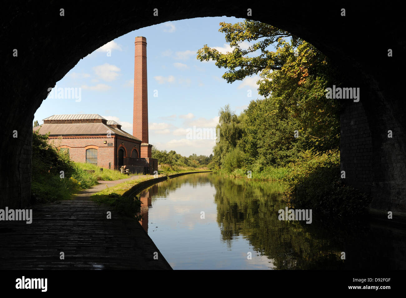 The new Smethwick Pumping Station in Sandwell and the Old Birmingham Main Line Canal Stock Photo
