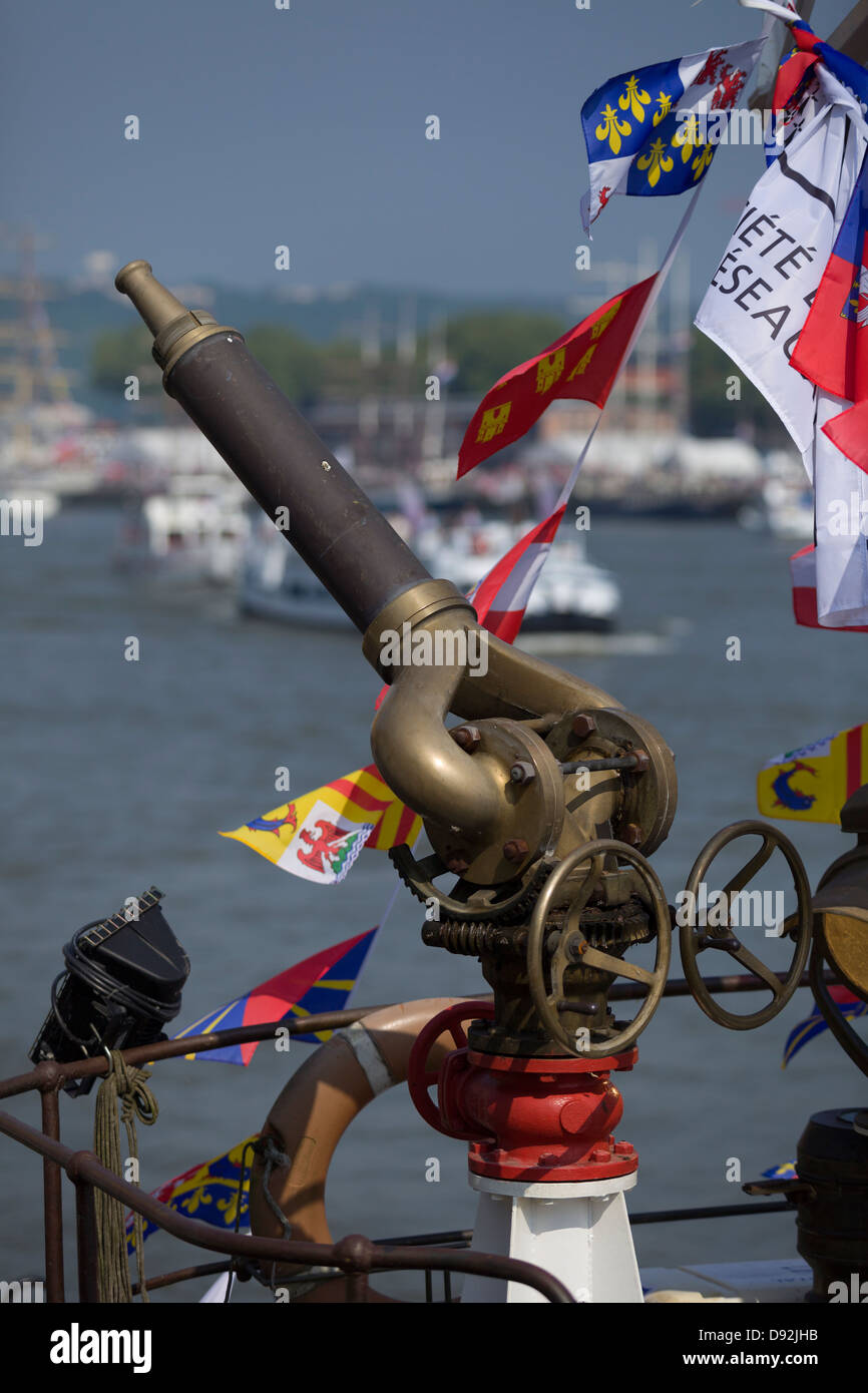 Retired from service in 2005, water cannon on 'Le Commandant Filleau