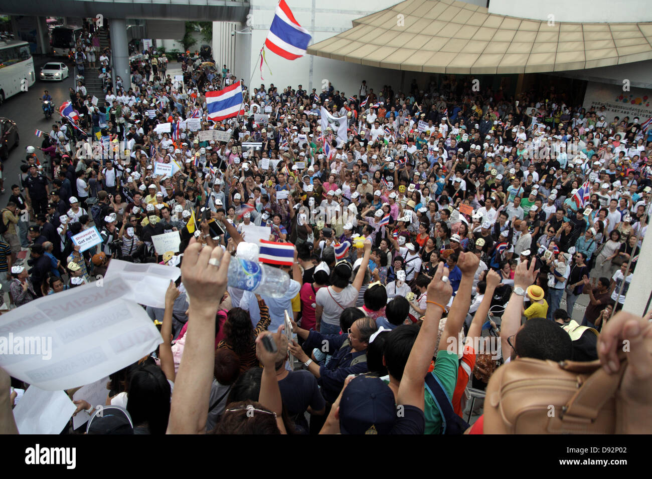 Bangkok , Thailand. 9th June 2013. About 400 of Guy Falkes white mask cheer during protest at The Bangkok Art and Culture Centre. Protesters wearing Guy Fawkes masks cheer during a protest at The Bangkok Art and Culture Centre. About 400 protesters wearing "Guy Fawkes" continue to rally in Bangkok and others parts of Thailand against the Yingluck Shinawatra government, which opponents say is a "puppet" regime controlled by fugitive former premier Thaksin Shinawatra. Credit:  John Vincent/17�Թ����� Live News Stock Photo
