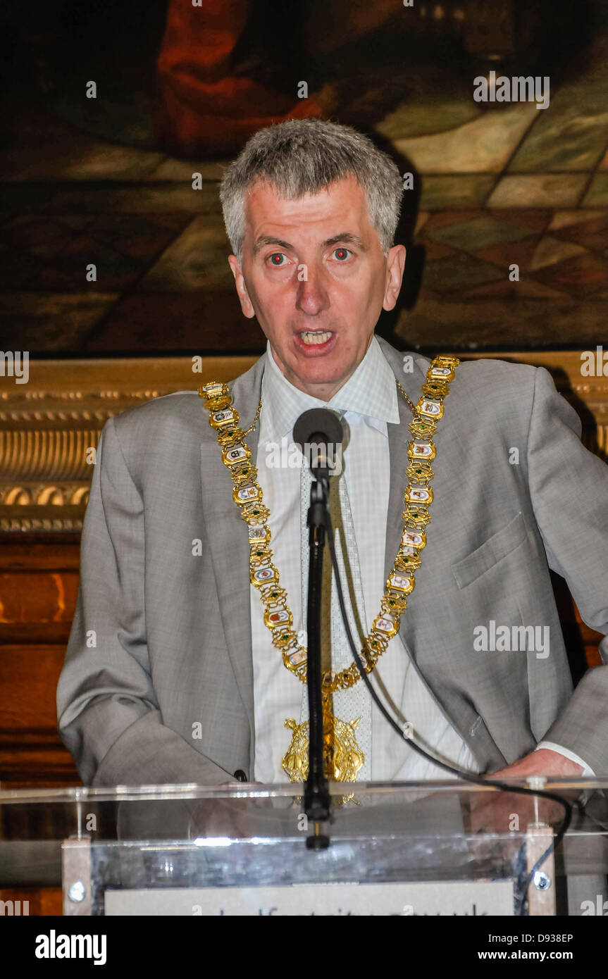 Belfast, Northern Ireland. 10th June 2013. Lord Mayor Máirtín Ó Muilleoir introduces Chief Superintendent Alan McCrum, Silver Commander for G8 in Belfast, at a press briefing on the forthcoming security arrangements for the G8 summit in Northern Ireland from 17th to 18th June 2013 in Enniskillen. Stock Photo