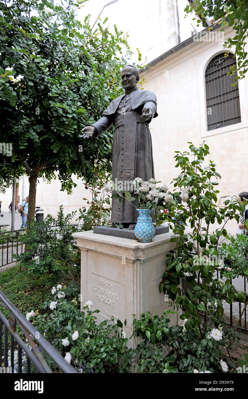 Outside the cathedral in Sorrento is a statue of Pope John Paul II Stock Photo