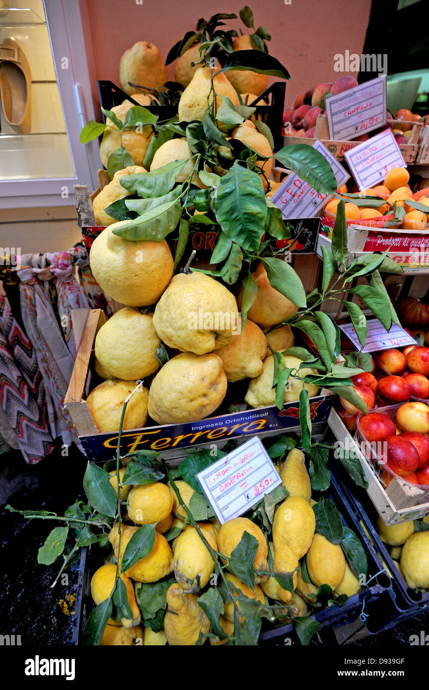 Fresh Lemons for sale in Sorrento Stock Photo