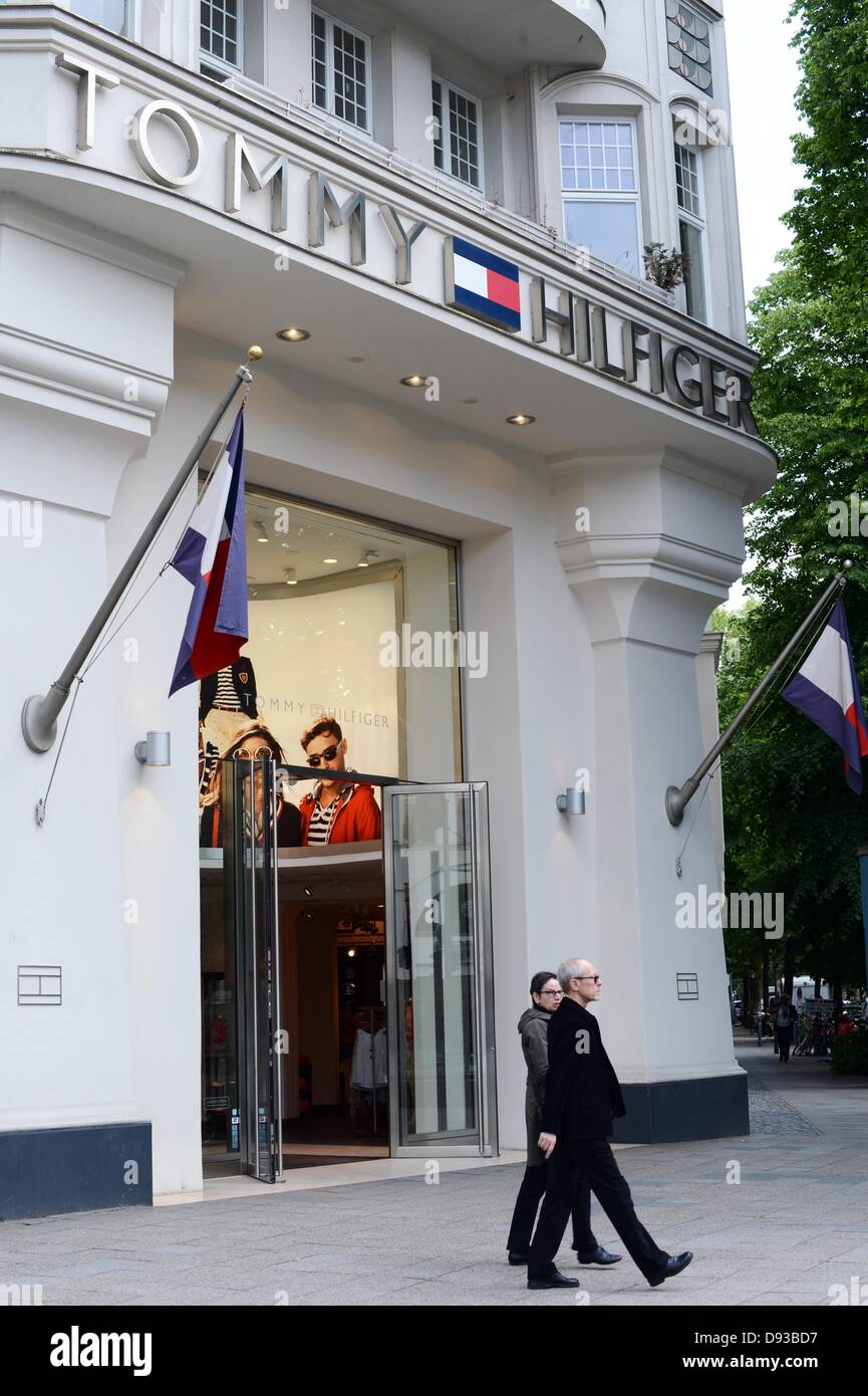 A view of a Tommy Hilfiger branch store on the Kurfuerstendamm shopping  street in Berlin, Germany, 27 May 2013. Photo: Jens Kalaene Stock Photo -  Alamy