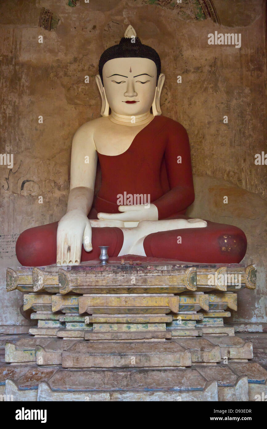 BUDDHA STATUES inside SULAMANI TEMPLE which was built in 1183 by Narapatisithu - BAGAN, MYANMAR Stock Photo