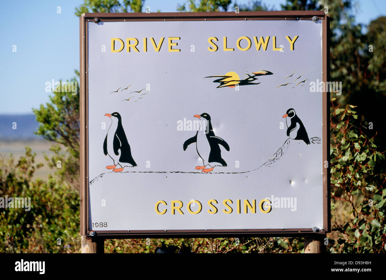Penguin crossing sign Stock Photo - Alamy