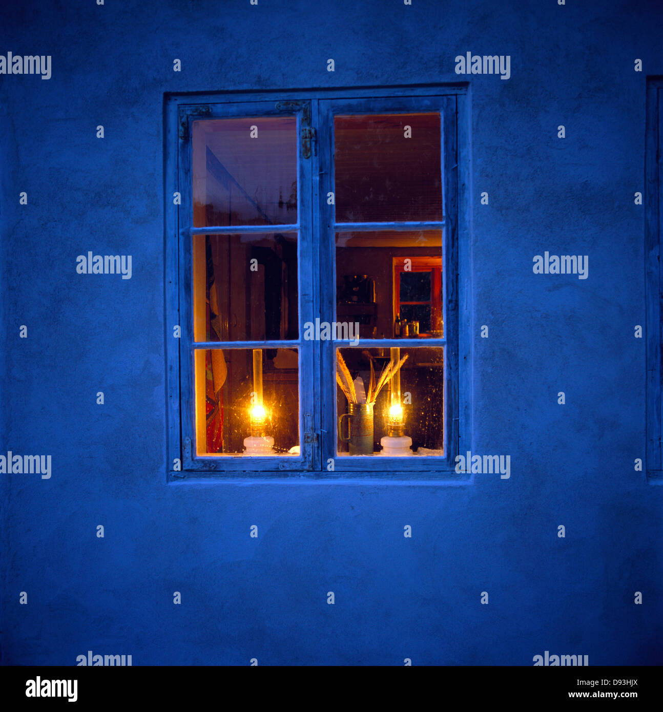 https://c8.alamy.com/comp/D93HJX/oil-lamps-in-a-window-D93HJX.jpg