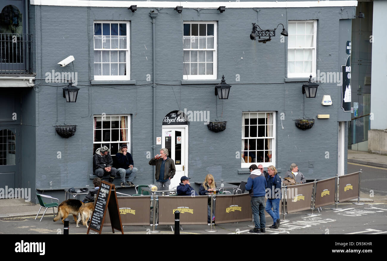 People drinking outside a pub england uk Stock Photo