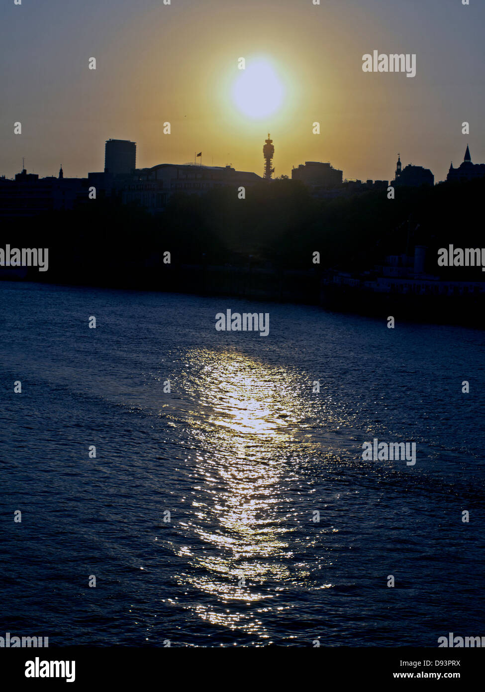 London skyline night bt tower hi-res stock photography and images - Alamy