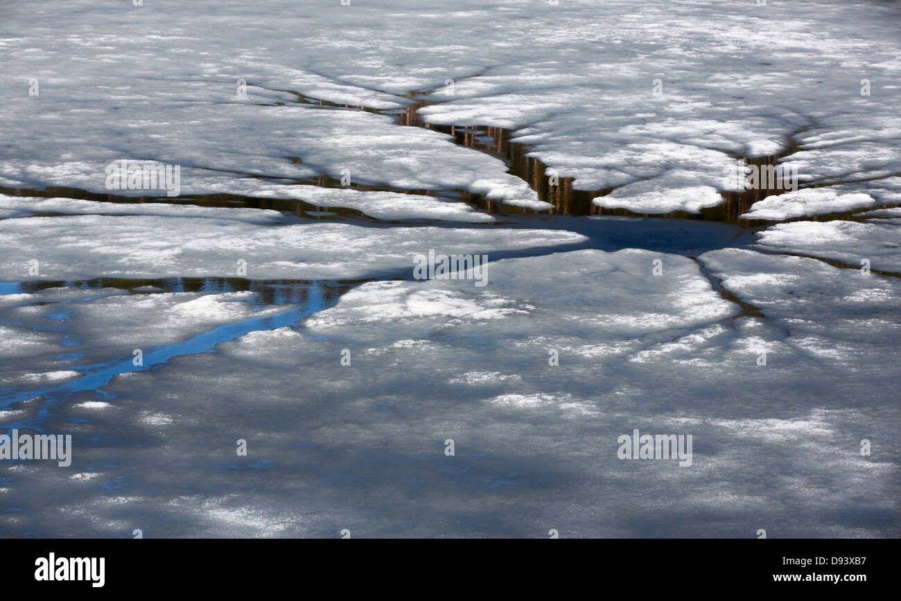 Whirl icehole , round vertical hole through an icecover formed by the