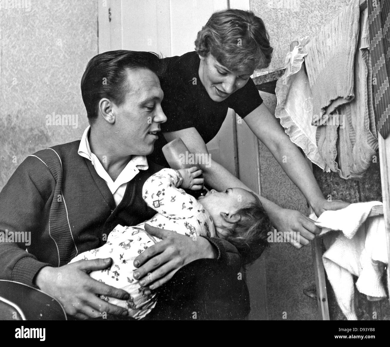 MATT MONRO (1930-1985) UK pop singer with wife Mickie and daughter Michele about 1958 Stock Photo