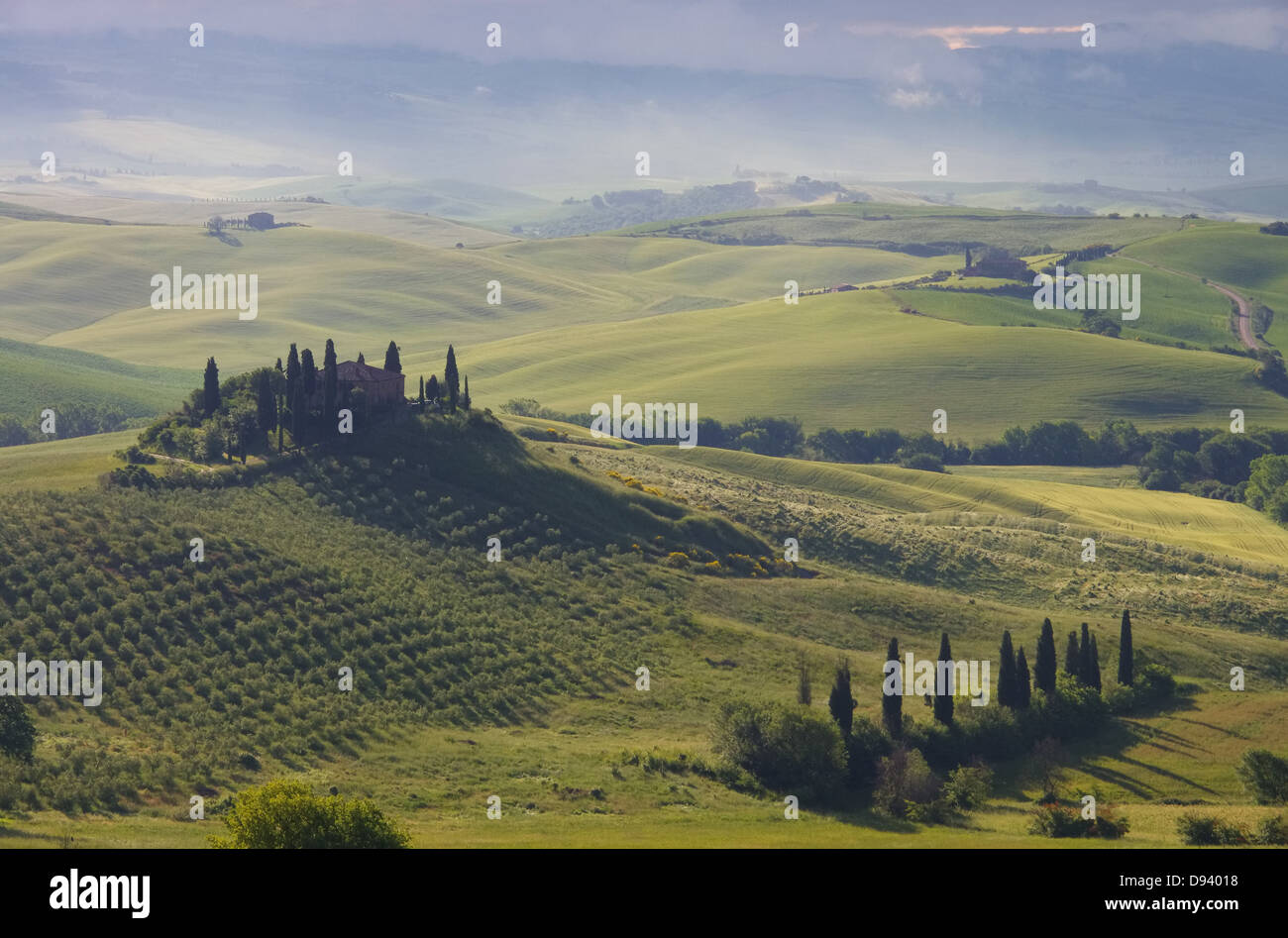 Toskana Haus im Nebel - Tuscany house in fog 02 Stock Photo - Alamy