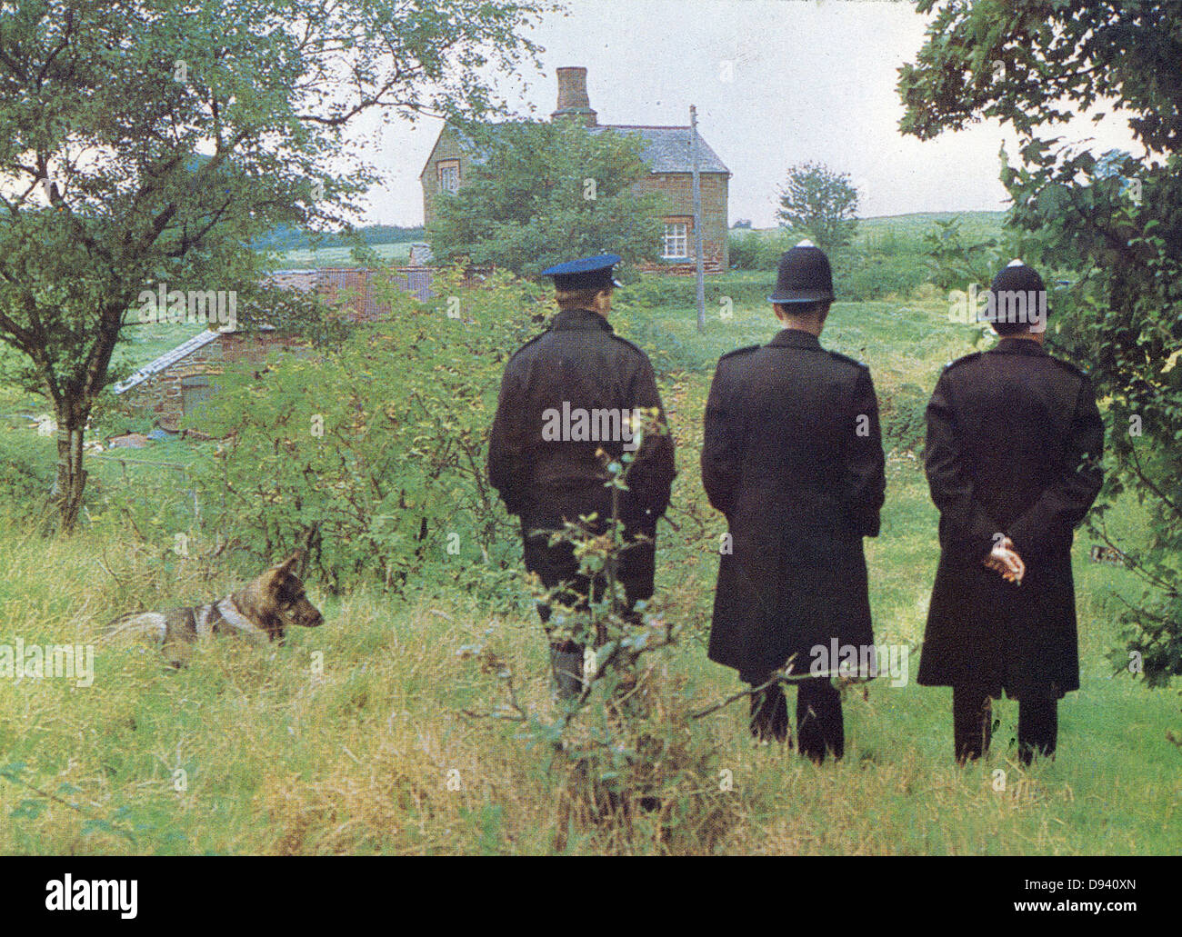 Shropshire Siege 1968 Police officers guard the cottage where farmer John James was holed up for 17 days with a rusty shotgun Stock Photo